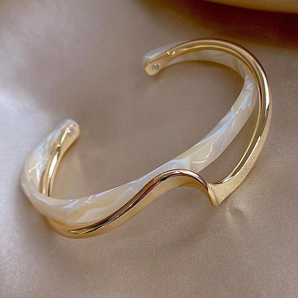 Aurora Wave - Elegant Bracelet Jewelry